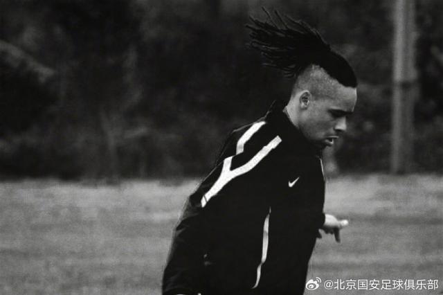 小米拉夺冠遭冷遇波兰人端盘四姐变二姐，伦敦赛郑钦文战手下败将