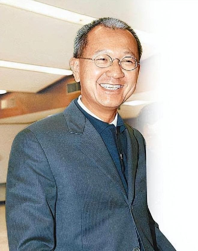 三盘鏖战力克前温网冠军，穆霍娃时隔四年重返温网八强